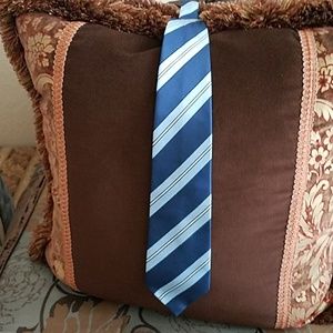 IZOD Men's 100% silk tie